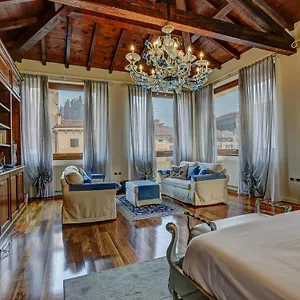 ** Alojamento de Acomodação e Pequeno-almoço Relais Ponte Pietra Itália